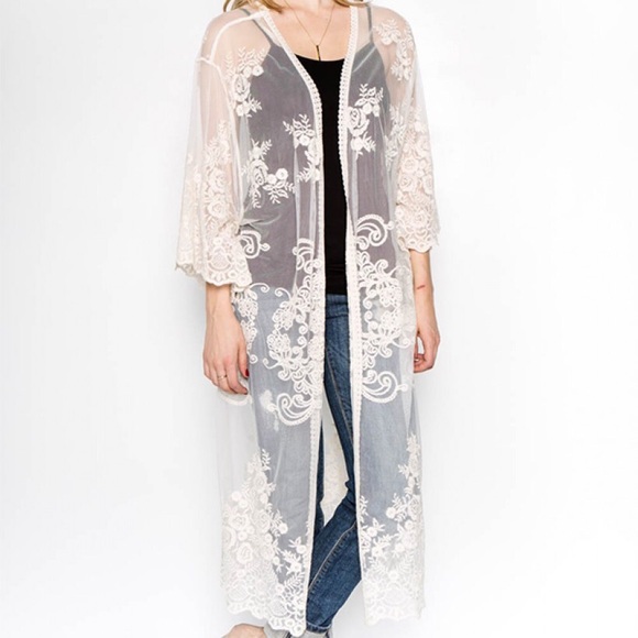 ๐๐๐๐ปHOST PICK ๐๐๐๐ปCream Embroidered Kimono - Picture 4 of 5
